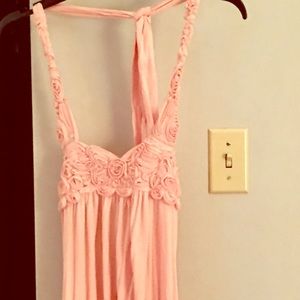 🌺Beautiful feminine peach halter style top. EXCELLENT COND🌺SALE 3 for $15🌺